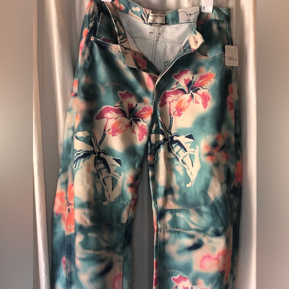 Free People We The Free Good Luck Barrel Jeans in Pool Floral 26 New with Tags